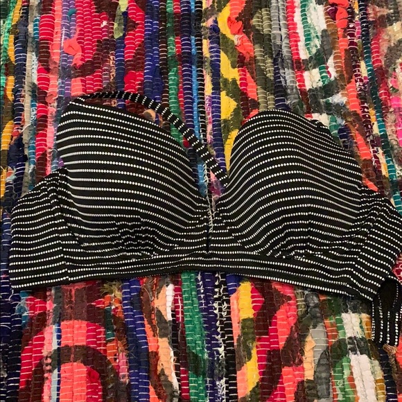 Bikini - Picture 4 of 4